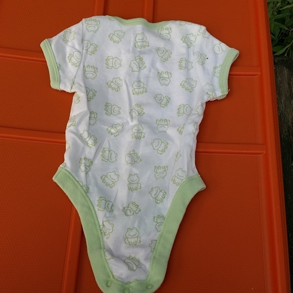 Little Bundles size 0 to 3 months onesie. - Picture 3 of 3